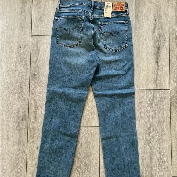 ✨NWT✨ Levi's Women's 724 High Rise Straight Crop Jeans - Picture 7 of 13